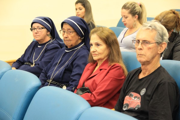 Irmãs da Associação acompanham votação na plateia