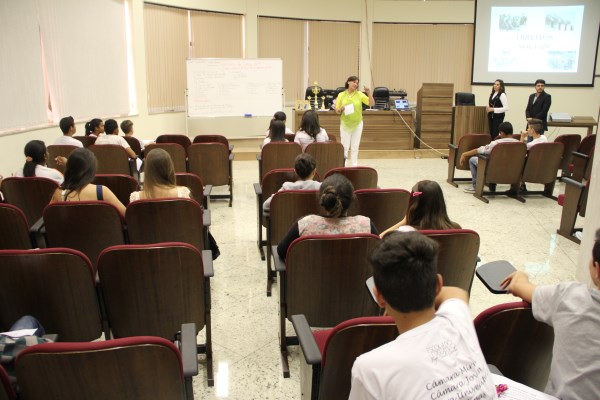 Estudantes discutem Direitos Sociais