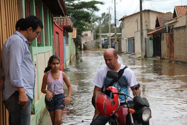 Presidente conversa com moradores da região do Faisqueira