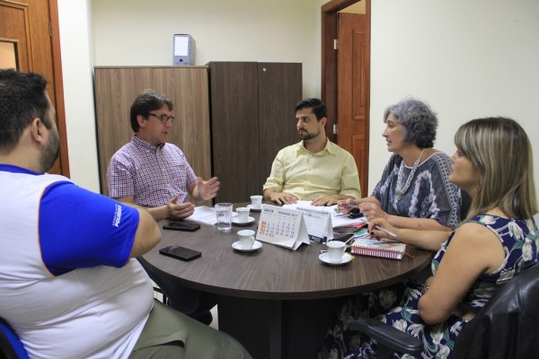 Escola do Legislativo firma parcerias para levar às escolas 