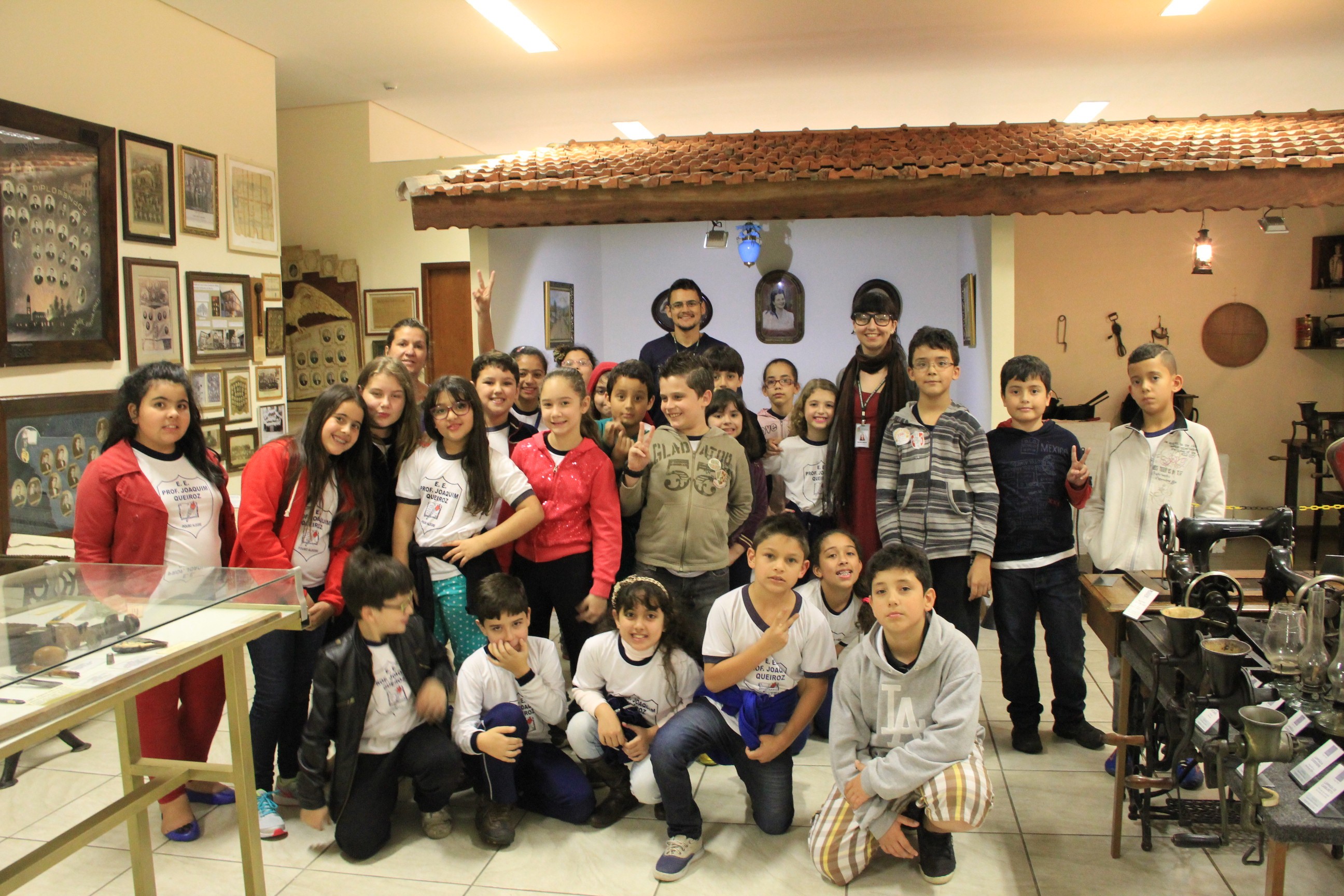 Alunos em visita guiada ao Museu como parte do Projeto Passeio pela História em 2015