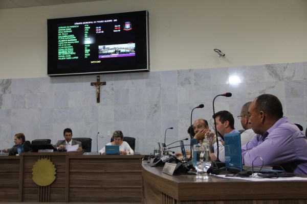 Projeto foi reprovado com 13 votos contrários