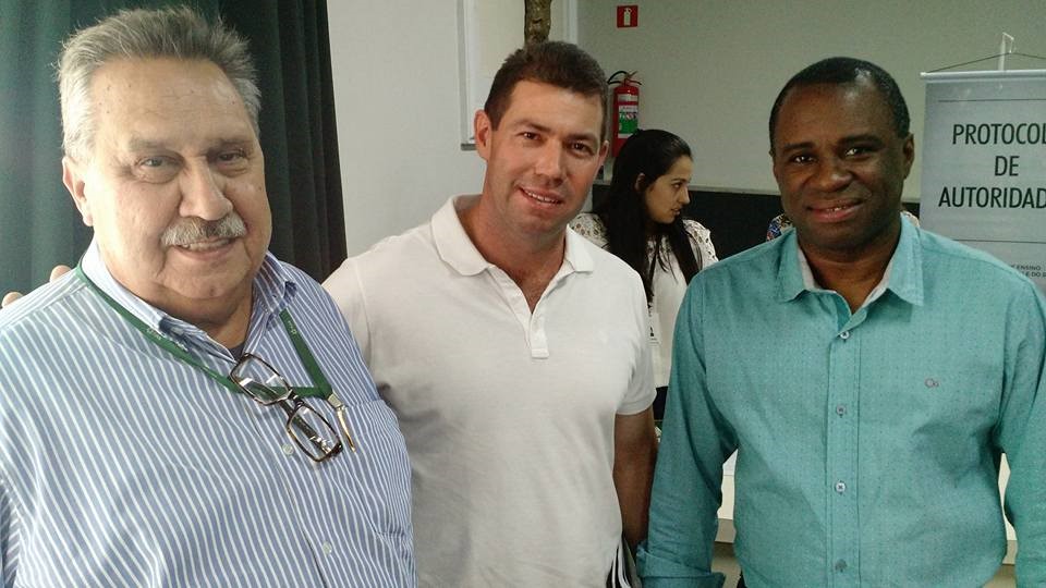 Presidente da Casa Adriano da Farmácia, Adelson do Hospital 