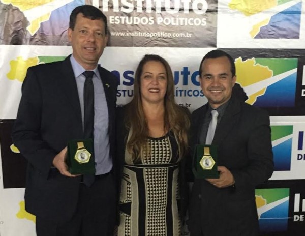 Dr. Edson e Leandro Morais recebem medalha em BH