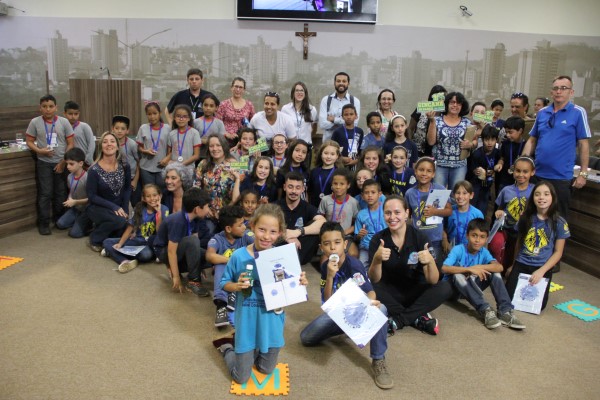 Alunos do Ensino Fundamental dão show de cidadania na Final 