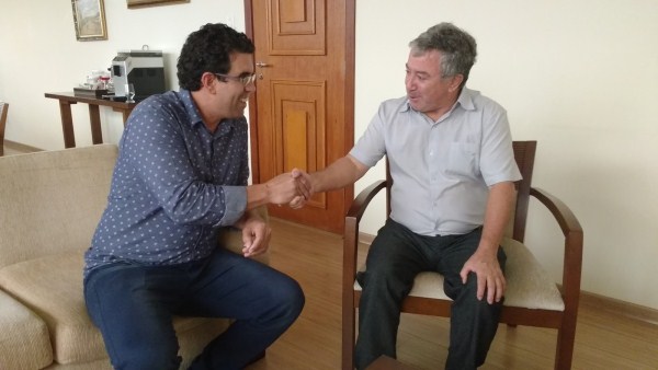 Presidente da Câmara e o ex ex-vereador Ayrton Costa 